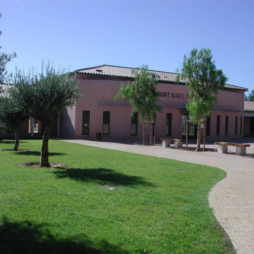 Tonte de gazon B2B pour salle des fêtes Montpellier